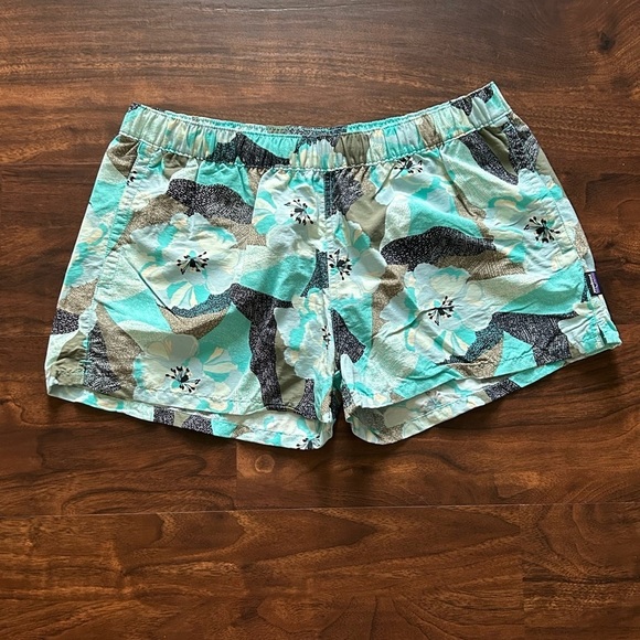 Patagonia Pants - Patagonia Barely Baggies Print Shorts Hibiscus Field Howling Turquoise Large
